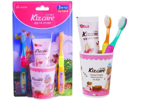  Mukunghwa Kizcare Детский набор (розовый стаканчик, 2 щетки, гель-паста со вкусом клубники 75г) с 3 лет, фото 1 